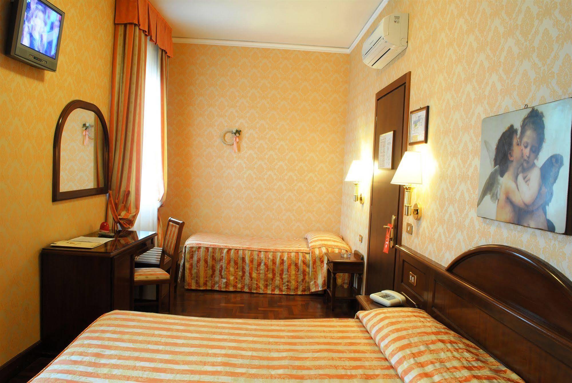 Hotel Boccaccio Florence Luaran gambar
